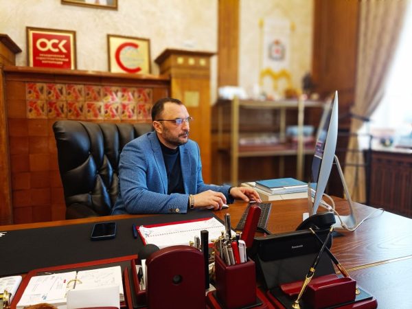 «Экономит время»: гендиректор «Красного Сормова» Першин проголосовал в ДЭГ