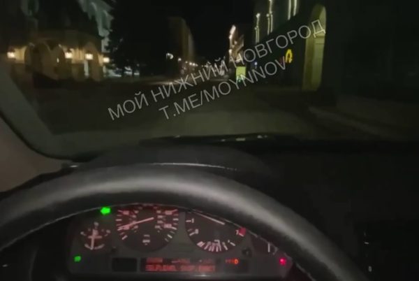 Водитель BMW устроил ночные гонки на Большой Покровской улице