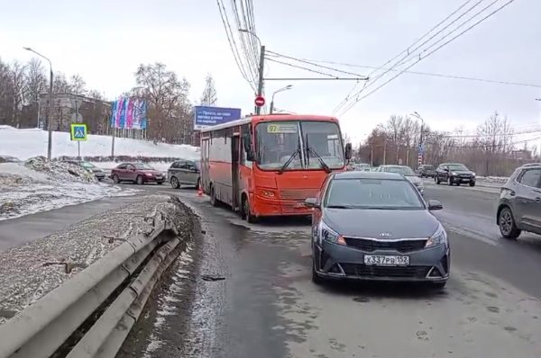 Пассажирка пострадала при столкновении маршрутки и авто на проспекте Гагарина