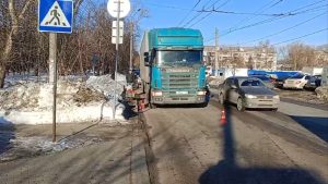 Фура сбила женщину на проспекте Ленина