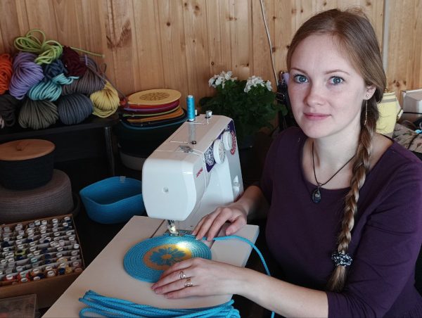 «Мне нравится создавать дома уют»: мастерица из Воскресенского округа творит чудеса из хлопкового шнура