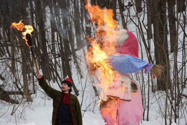 Чучело Масленицы сожгли на Щелоковском хуторе