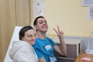 Ремесленники с нарушениями развития показали юнкорам свои мастерские