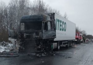 Фура сгорела на трассе рядом с Кудьмой