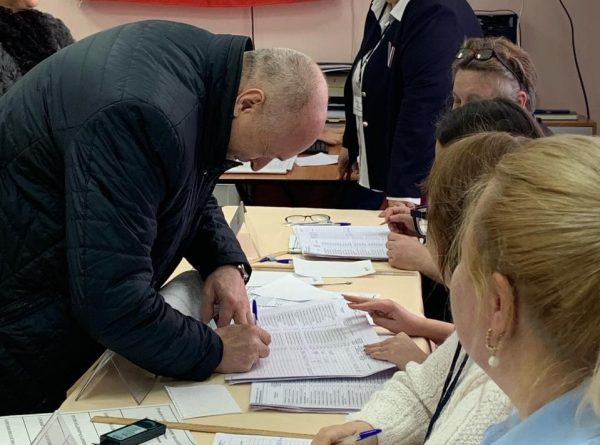 Депутат Госдумы Евгений Лебедев проголосовал на выборах президента России