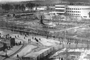 Строящаяся площадь Дзержинского, от которой начинается современный проспект Чкалова