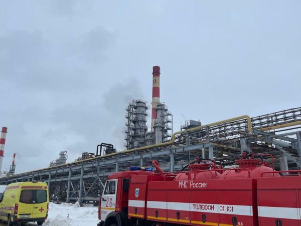 Роспотребнадзор исследует воздух после возгорания на заводе «Лукойл» в Кстове