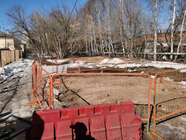 Ежедневный обряд: провал грунта на улице Премудрова в Нижнем Новгороде устранили