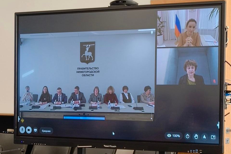 Мария Львова-Белова провела селекторное совещание с регионом по реализации проекта «Профилактика социального сиротства среди детей до 4‑х лет»