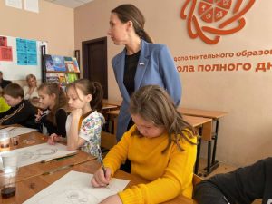 Оксана Смолина организовала мастер-класс для детей из многодетных семей