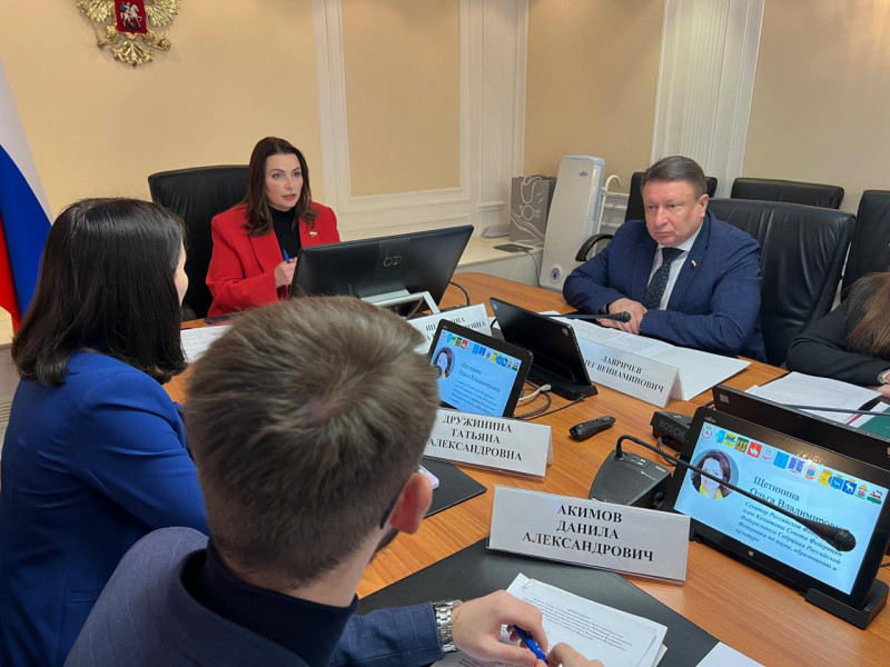 Молодые парламентарии во главе с Олегом Лавричевым посетили Совет Федерации