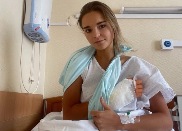 Нижегородская гимнастка Дина Аверина перенесла операцию на руке