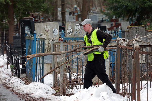 Уборка кладбищ в рамках месячника по благоустройству началась в Нижнем Новгороде