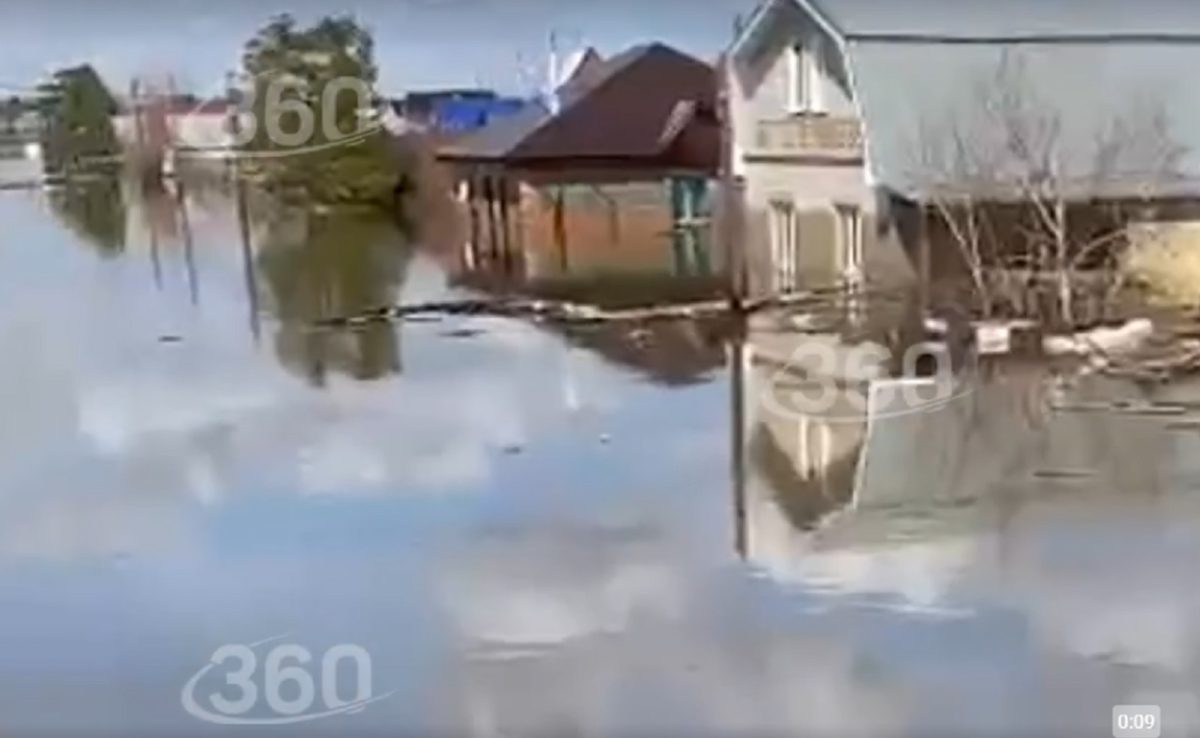 Опубликовано видео разрушенной паводком дамбы в Орске