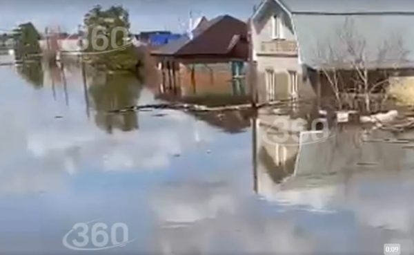 Опубликовано видео разрушенной паводком дамбы в Орске