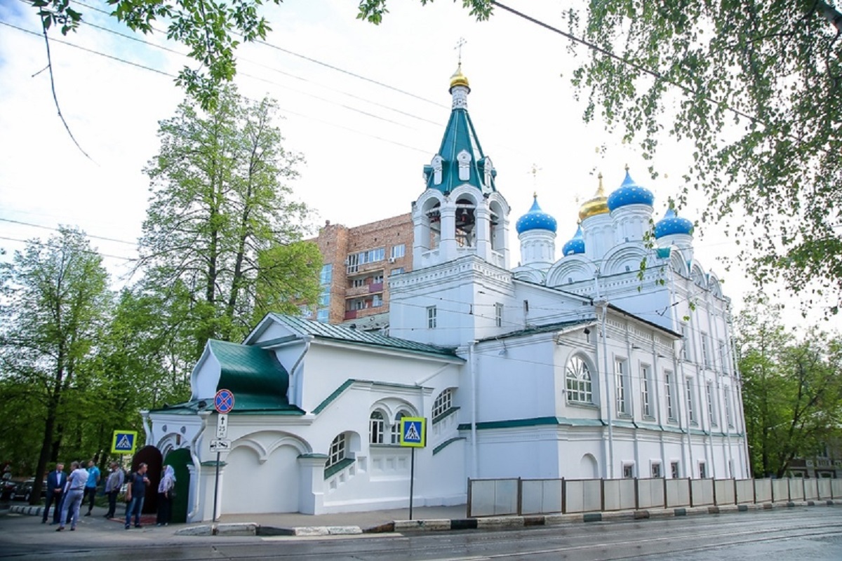 Церковь Святых Жён-Мироносиц — православный храм на улице Добролюбова