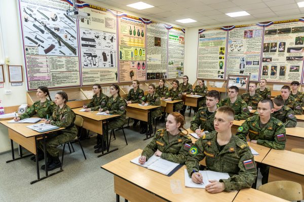 Впервые на программу Военного учебного центра при ННГУ зачислены девушки