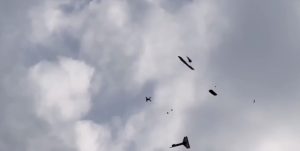 Глеб Никитин показал, как нижегородский дрон сбивает «вражеский беспилотник»