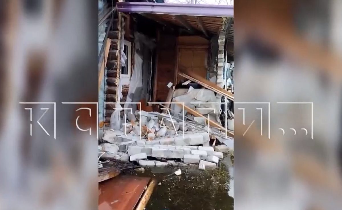 Пристрой жилого дома рухнул из-за потопа в Автозаводском районе