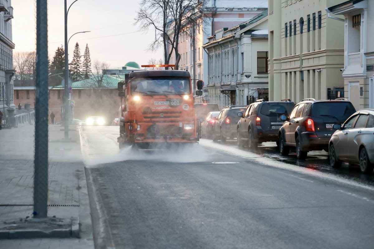 Юрий Шалабаев проверил уборку улиц в Нижегородском районе