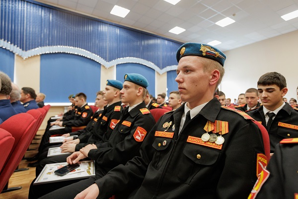 Нижегородским кадетам вручили памятные медали за участие в Параде Памяти