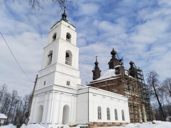 Священник с прихожанами 6 лет реставрирует церковь в Нижегородской области