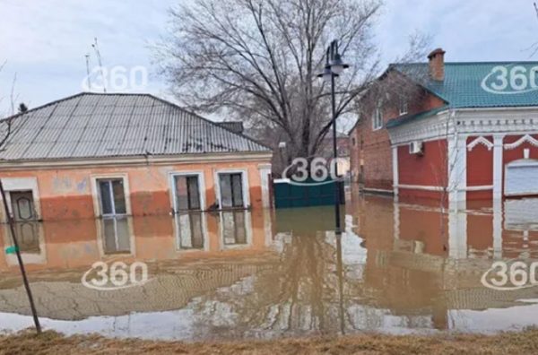 Жители Орска сообщили, что вода начала отступать из некоторых районов