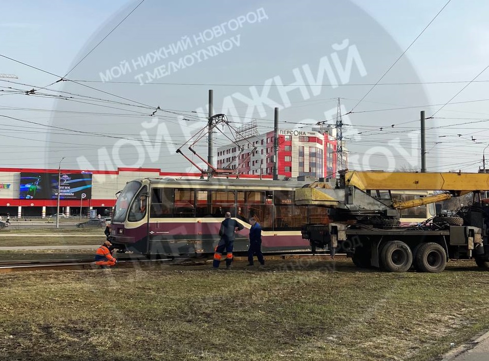 Пробка из трамваев образовалась на Комсомольской площади