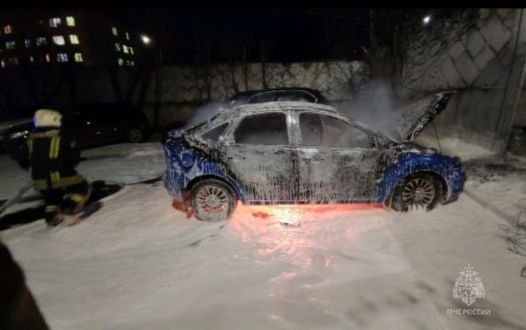 Две машины сгорели из-за короткого замыкания в Нижнем Новгороде