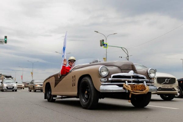 Легендарные автомобили ГАЗ прошли по улицам Нижнего Новгорода