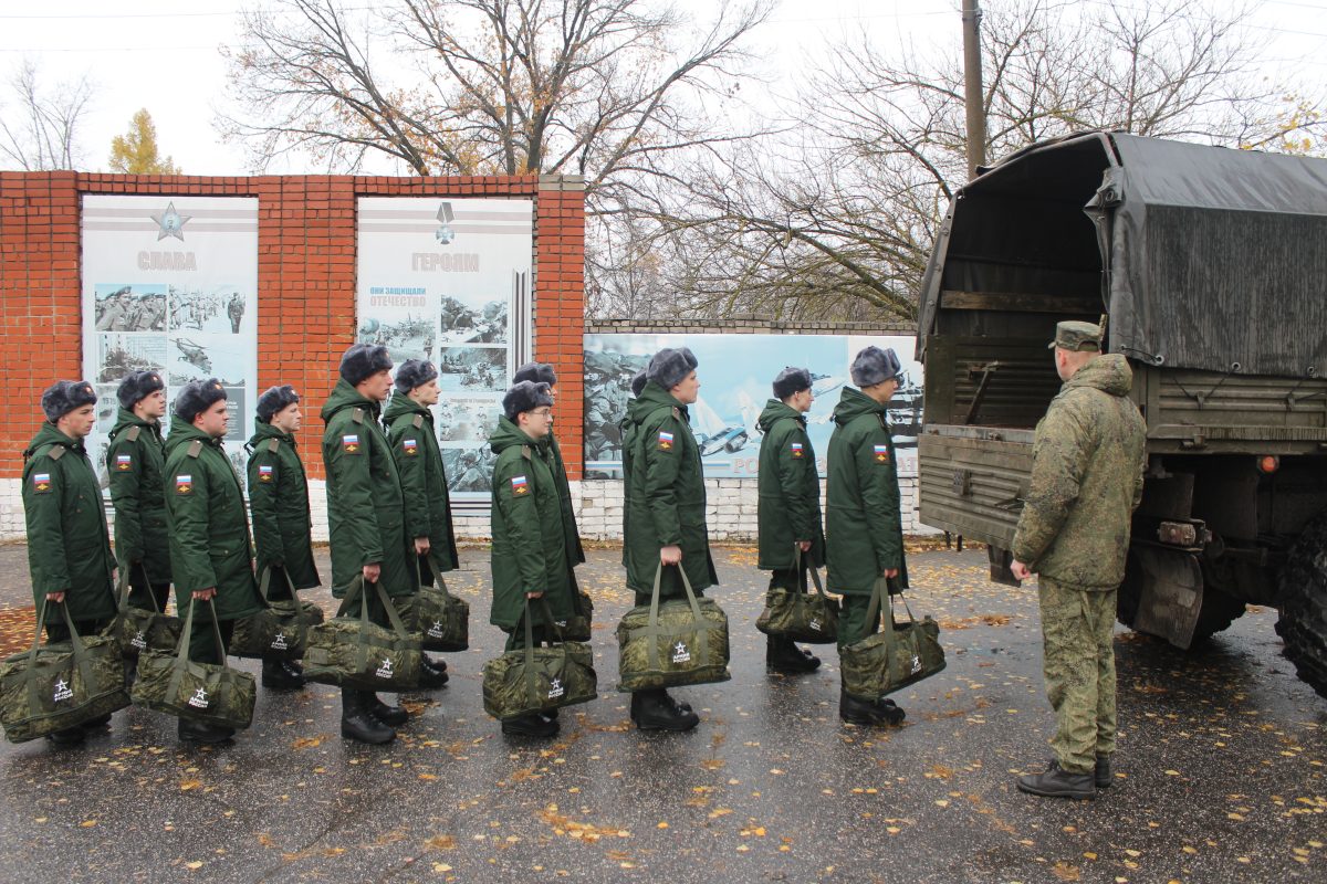 Более трех тысяч нижегородцев планируют призвать в армию весной