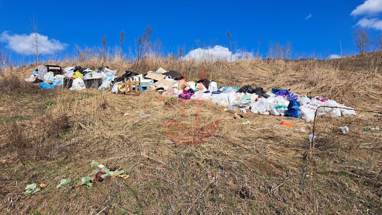 Свалку бытовых отходов обнаружили в Окском съезде в Нижнем Новгороде 22  апреля 2024 года | Нижегородская правда