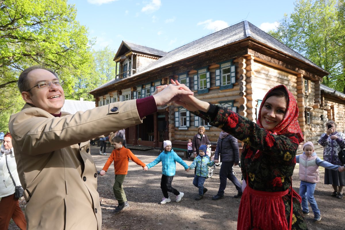 Александр Воложанин