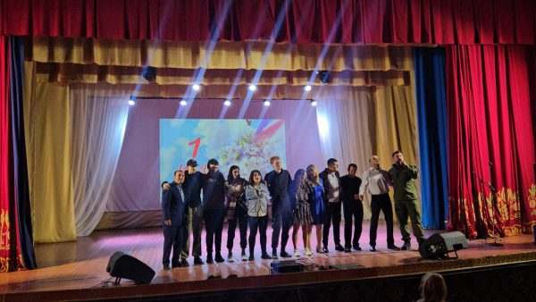 Нижегородская творческая бригада в канун Дня Победы поздравила жителей новых территорий и бойцов в госпиталях