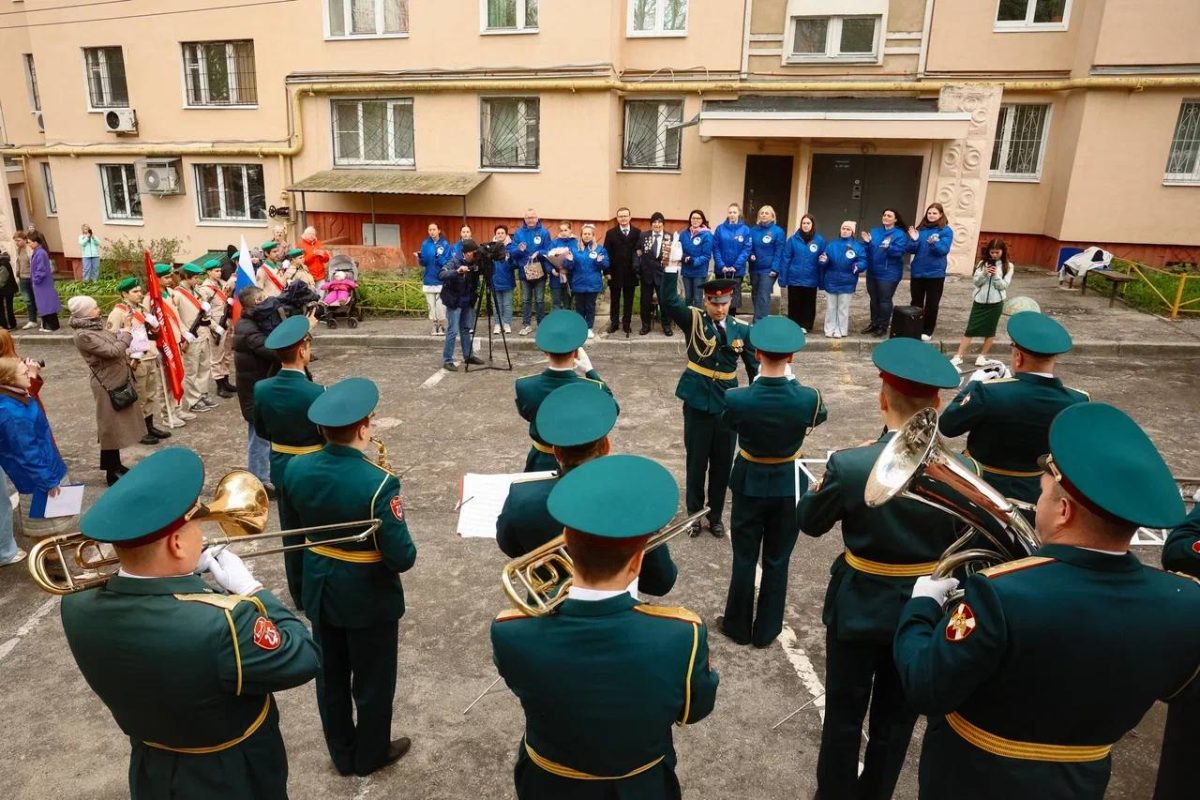Волонтёры Победы в преддверии 9 Мая проводят персональные парады возле домов нижегородских ветеранов