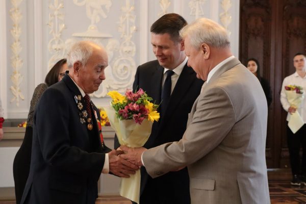 Знаки «Заслуженный ветеран Нижегородской области» вручили жителям региона