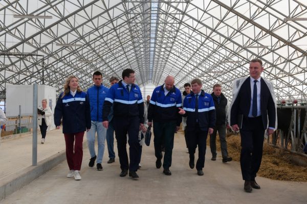 Глеб Никитин принял участие в открытии новой роботизированной фермы в Уренском муниципальном округе