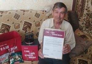 Переживших войну ветеранов страховой компании поздравили с Днем Победы