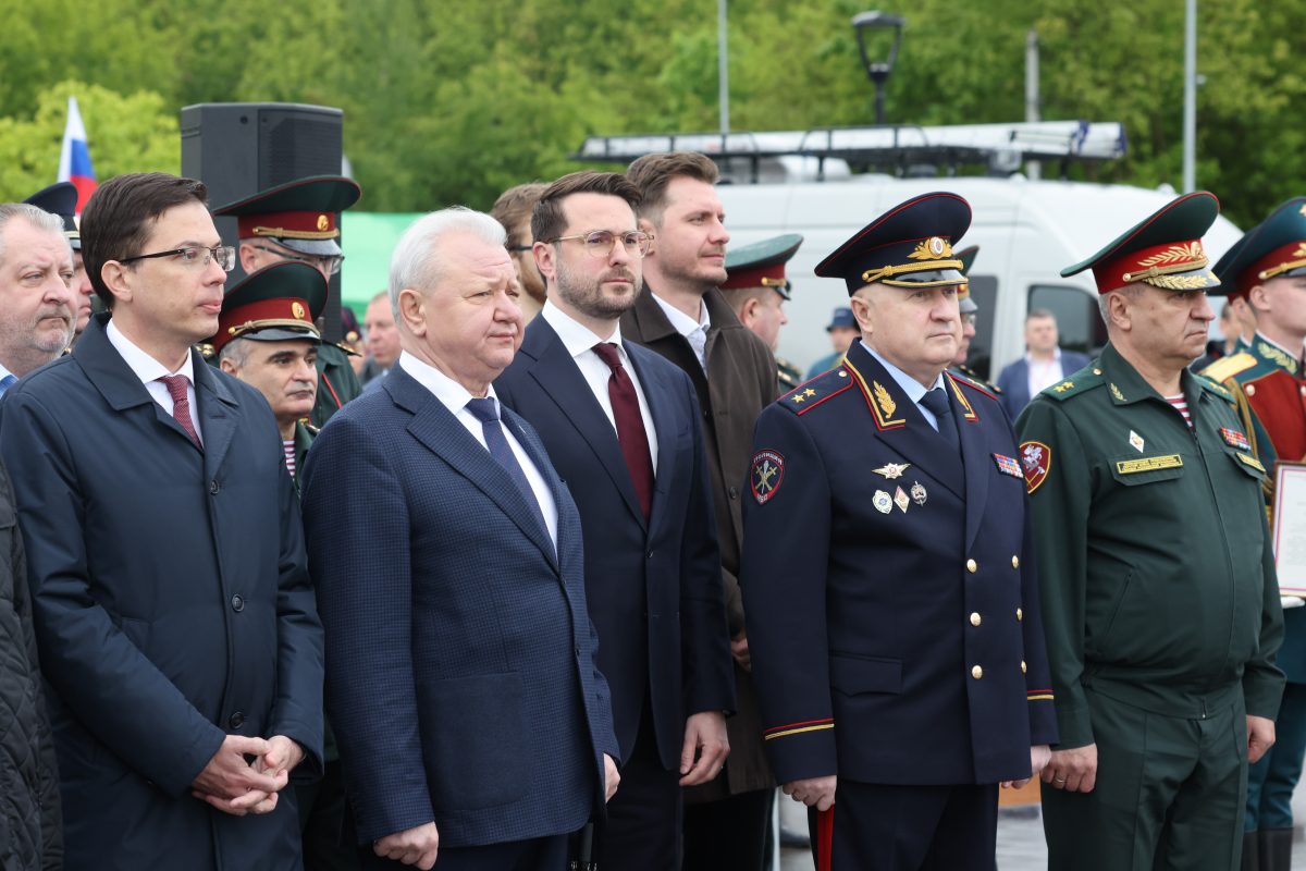 Росгвардия открыла выставку вооружения в нижегородском парке Победы |  17.05.2024 | Нижний Новгород - БезФормата