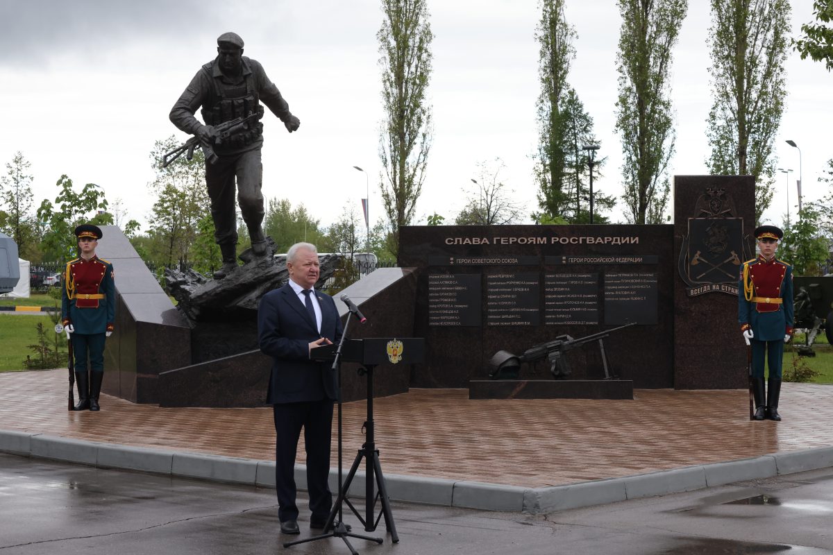 Александр Воложанин