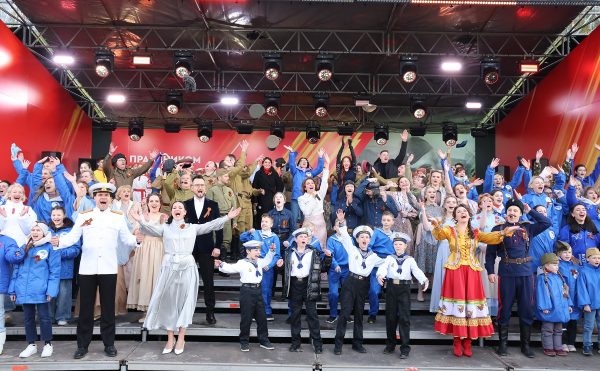 Концерт «Военные песни у кремля» прошёл в Парке Победы: смотрим, как это было