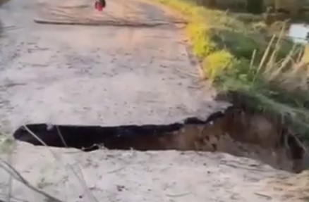 Дорогу между Шерстнево и поселком Глубинный размыло в Борском районе