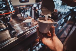 «Эйр латте», «Синий пломбир» и «Фильтр вишня»: дегустируем кофе в нижегородских кофейнях