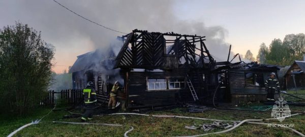 Несколько домов горели в Краснобаковском округе