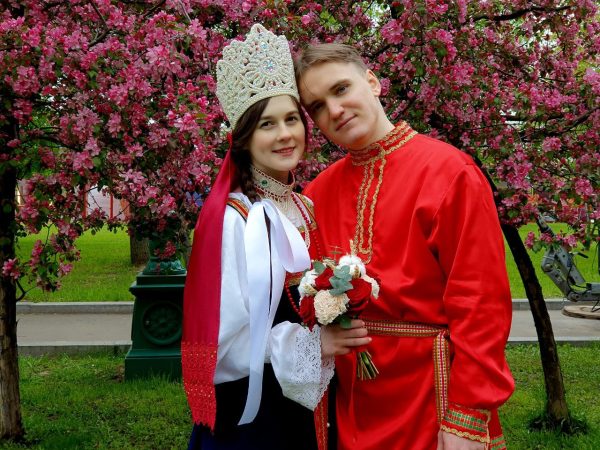 Более 150 пар зарегистрировали брак на выставке «Россия» на Красную горку
