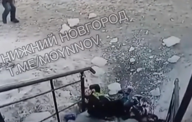 Мальчик, на которого упала глыба льда в Шахунье, выписался из больницы