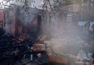 Два человека погибли на пожаре из-за проводки в Дальнеконстантиновском районе