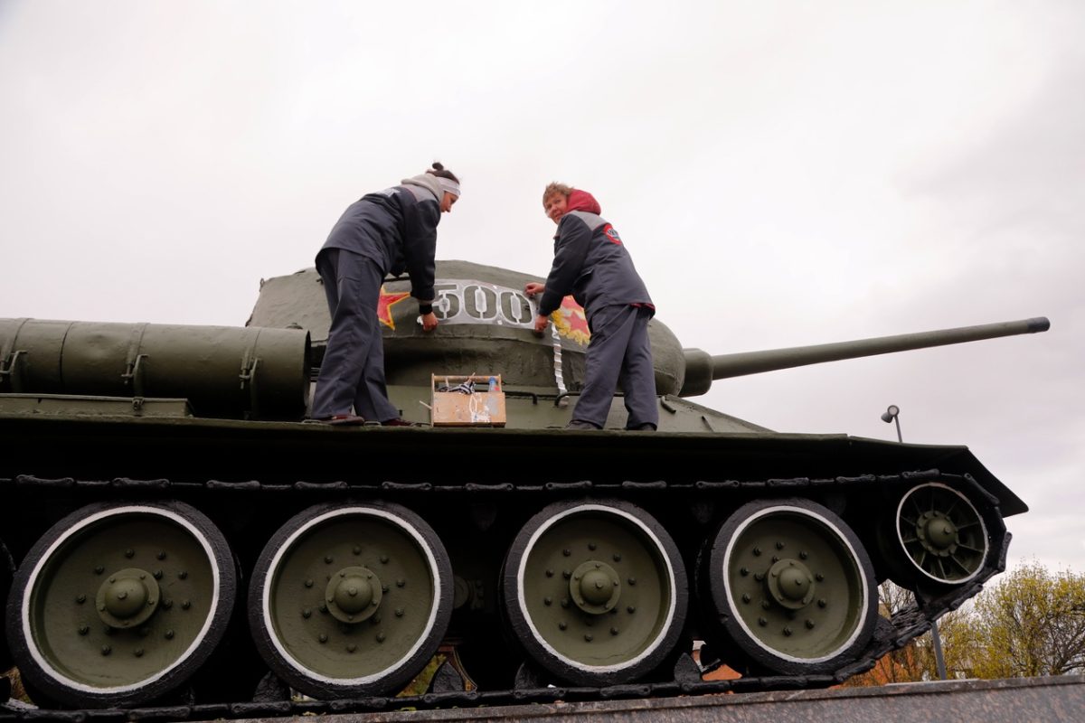 Танку-памятнику Т-34 вернули боевой номер