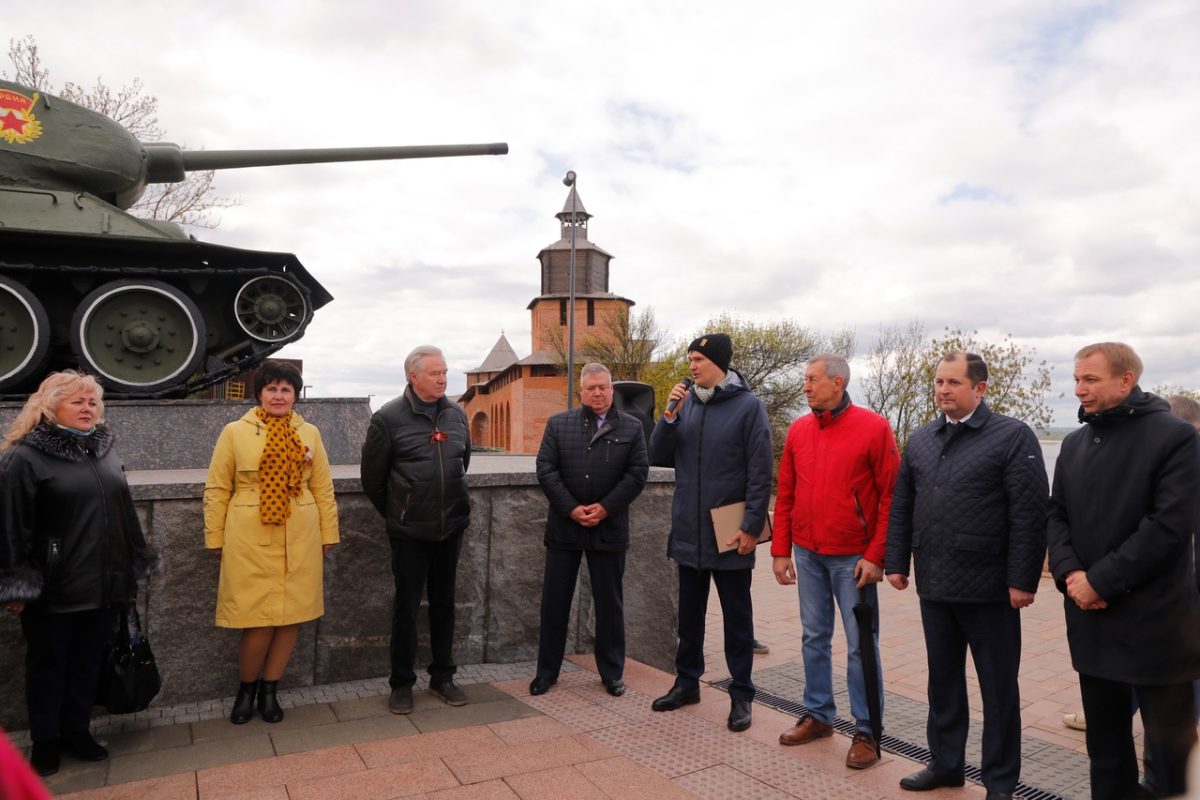 Танку-памятнику Т‑34 в Нижегородском кремле вернули боевой номер |  06.05.2024 | Нижний Новгород - БезФормата