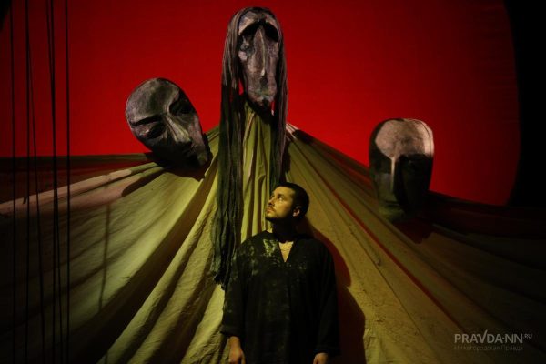 «Что я могу сделать для людей?»: в кукольном театре по-новому зазвучала «Старуха Изергиль»